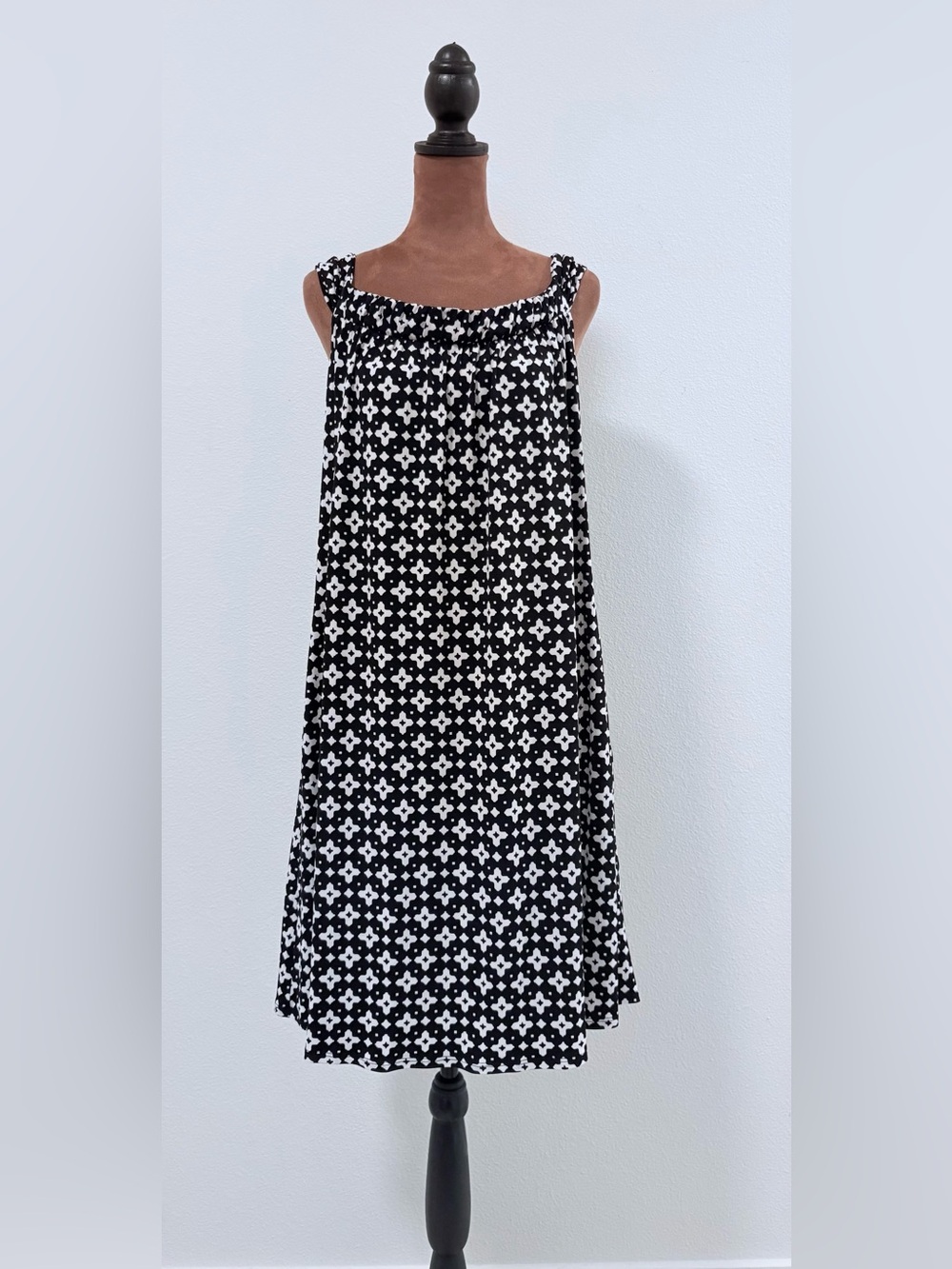 White House Black Market — Black & White Patterned Dress (Size Small)